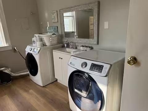 Building Photo - 302 W Potomac St