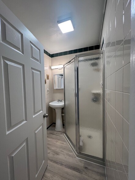 Building Photo - 3378 W 157th St