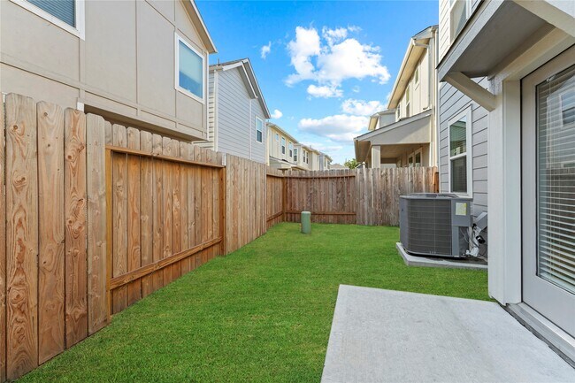 Building Photo - 1519 Beach Oak Dr