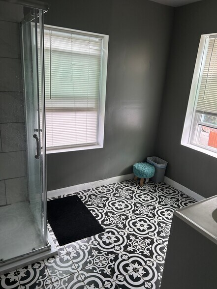 Building Photo - 1315 S Hicks St