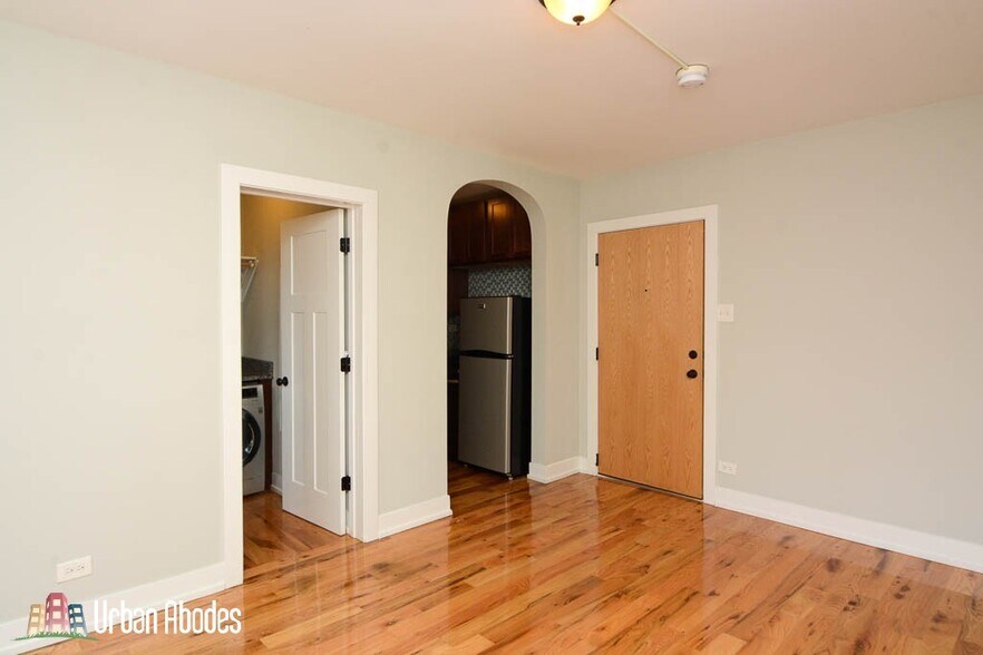 Building Photo - 555 W Arlington Pl