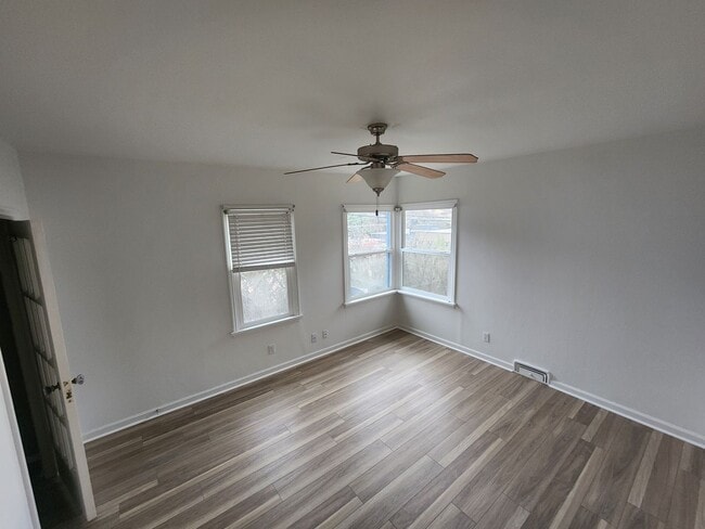 Building Photo - 350 SW State St