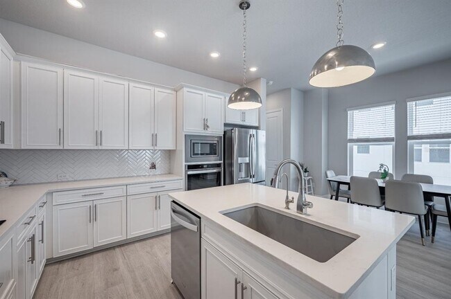 Building Photo - 2400 Ezzell Ct