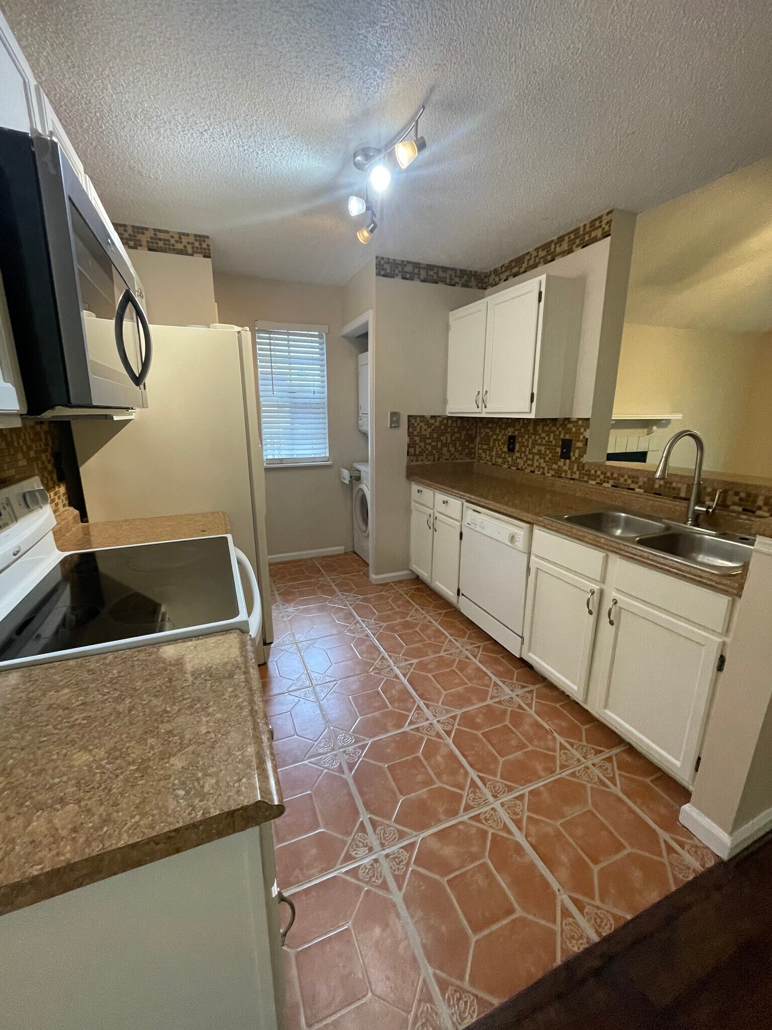 Building Photo - 909 Wentworth Ct