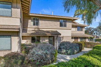 Building Photo - 4 Bedroom Condo for Rent in Ventura!