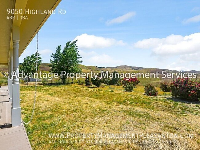 Building Photo - Unique 4 Bed / 3 Bath 3,484 Sq Ft Home off...