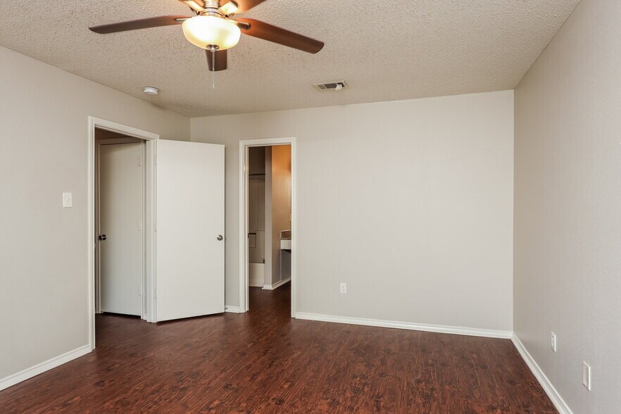 Building Photo - 907 Park Pl Blvd