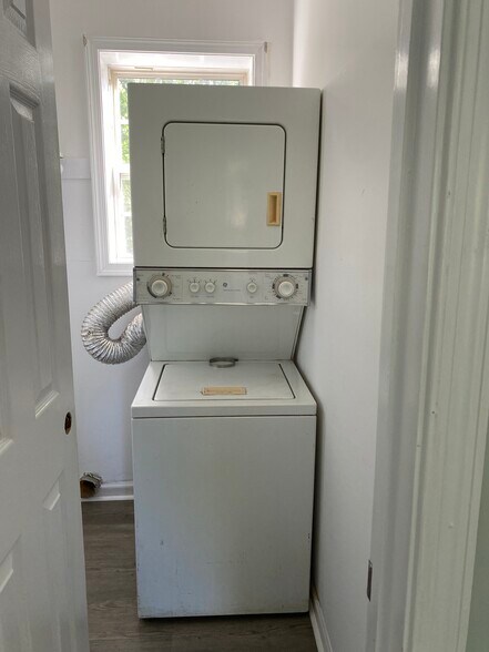 Washer/dryer in laundry storage/pantry area - 208 Meade Ave