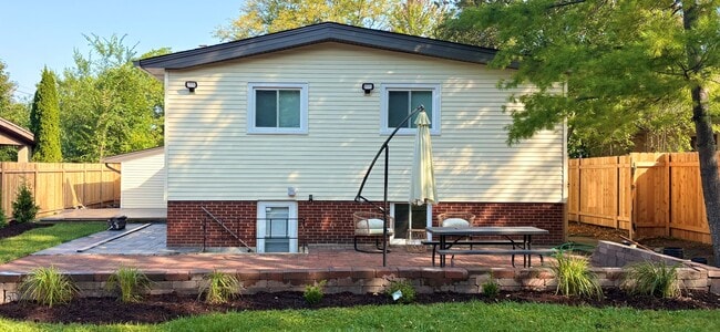 Building Photo - 1780 Rosemary Rd