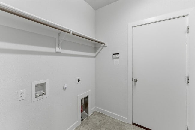 Building Photo - 305 Evans Dr