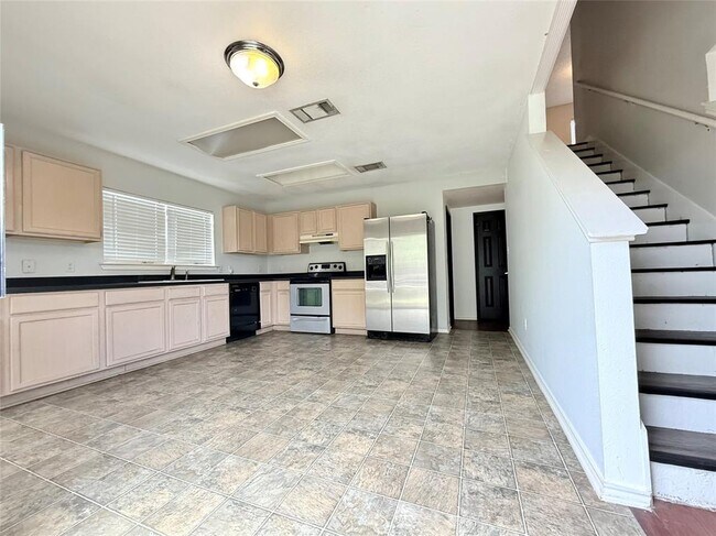 Building Photo - 2734 High Point Dr