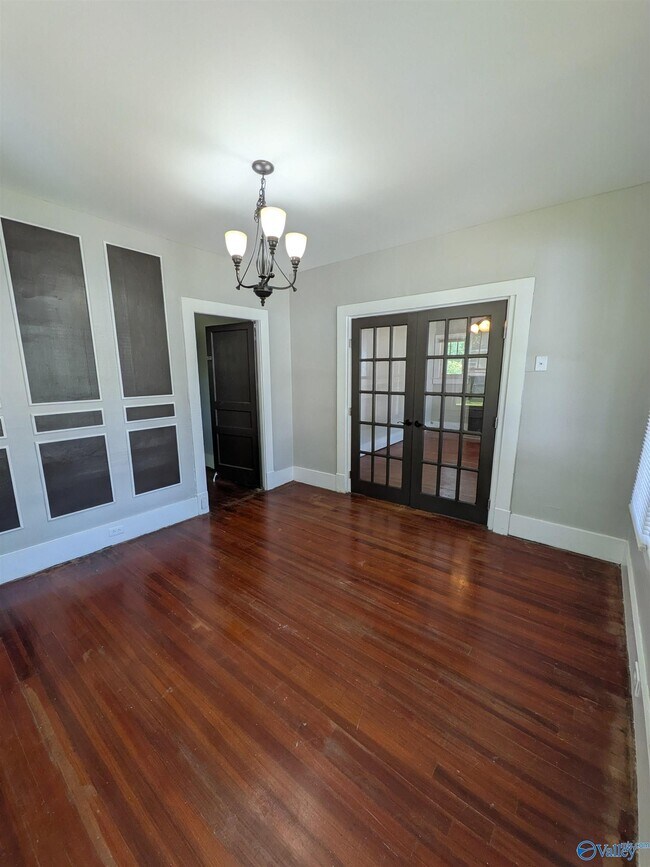 Building Photo - 2404 Whitesburg Dr