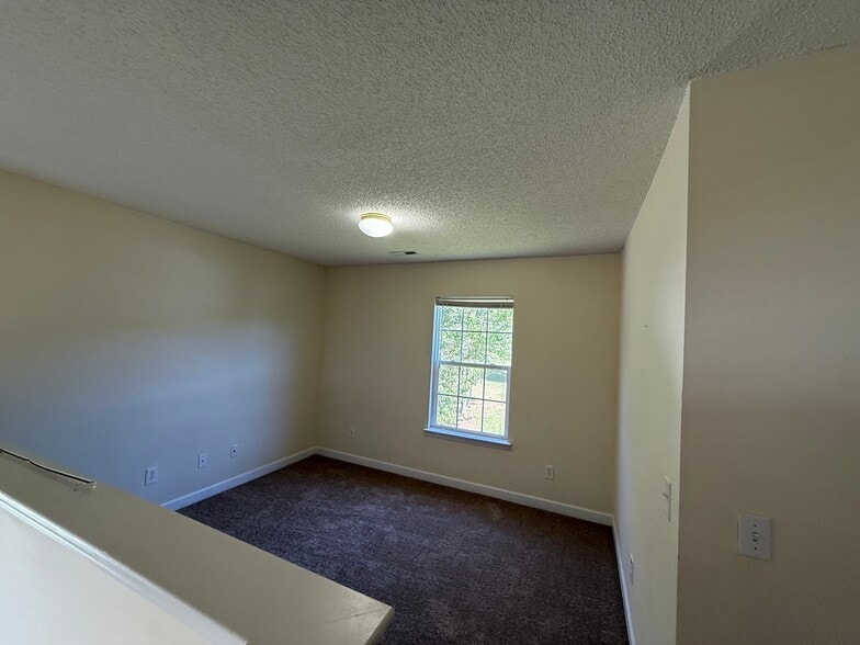 Building Photo - 3327 Buckvalley Dr