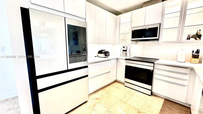 Building Photo - 814 NE 19th Ave