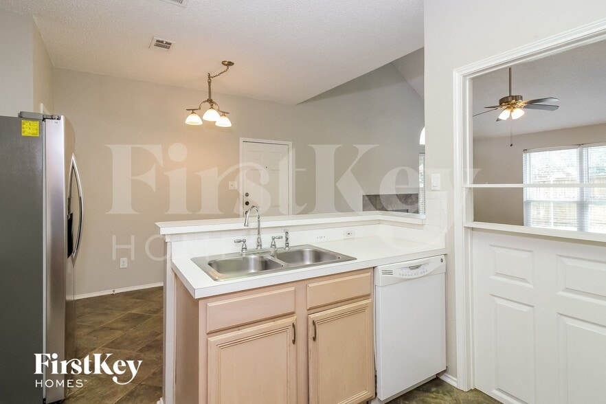 Building Photo - 501 Timber Way Dr
