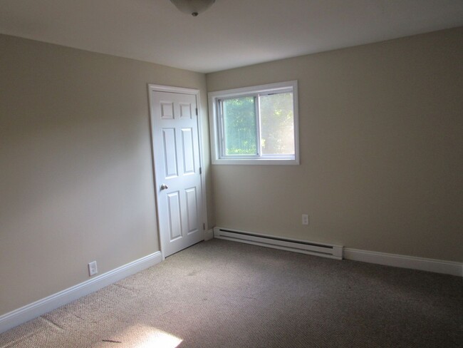 Building Photo - Londonderry 3 Bedroom Available NOW for Rent!