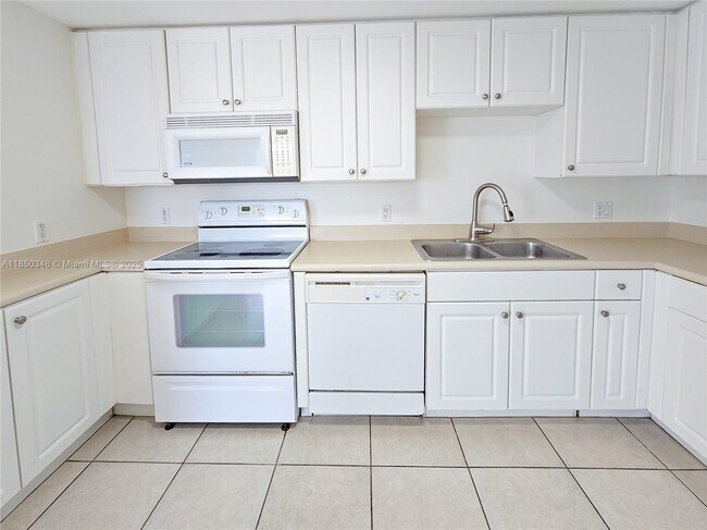 Building Photo - 1627 SW 37th Ave