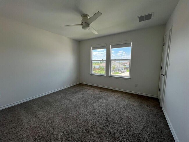 Building Photo - 1007 Sandra Ann Wy