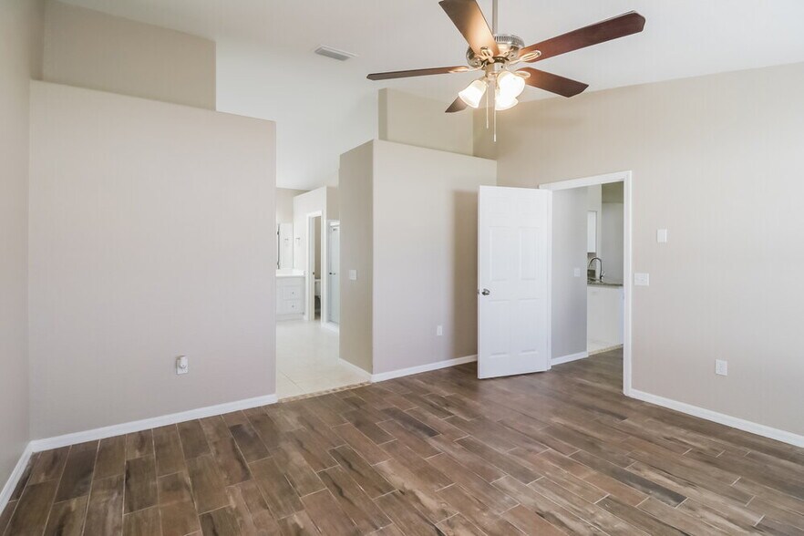 Building Photo - 7742 Ashford Dr