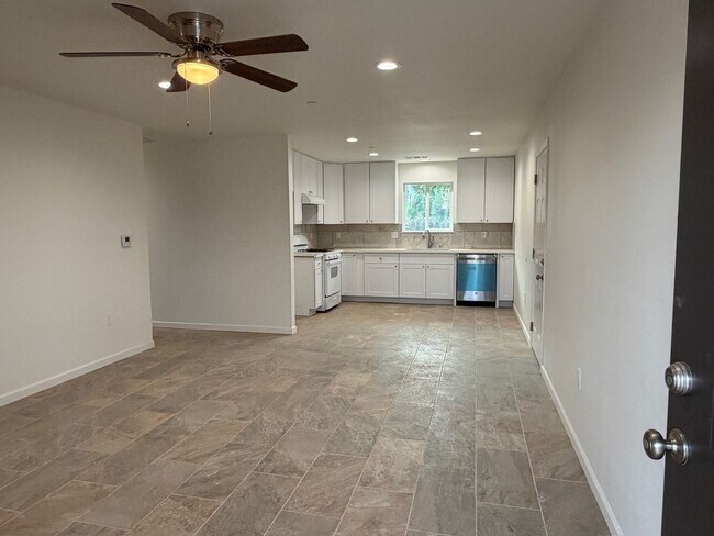 Building Photo - 515 W Ventura St