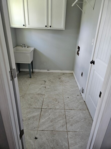 Building Photo - 1115 University Blvd