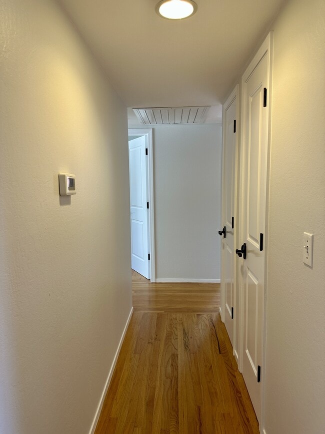 Building Photo - 1633 Honfleur Dr