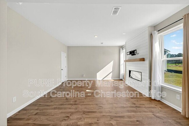 Building Photo - 102 Winding Grv Ln