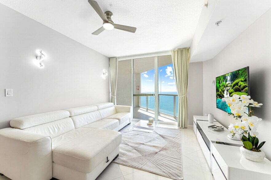 Building Photo - 16699 Collins Ave