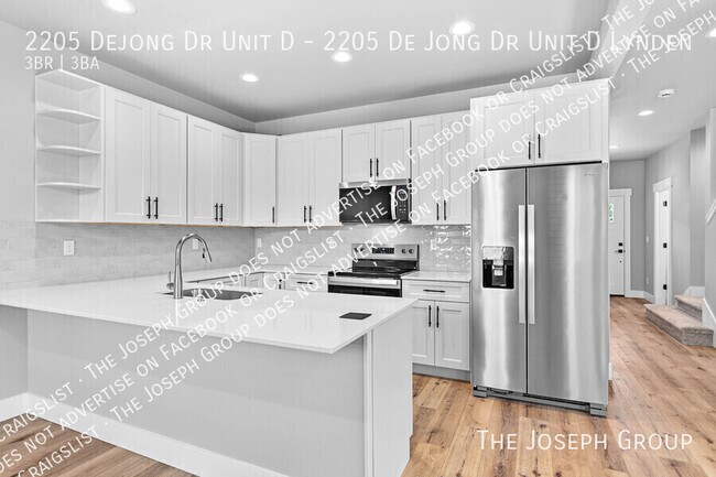 Building Photo - 2205 DeJong Dr