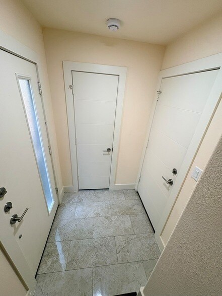 Building Photo - 4223 Wycliff Ave