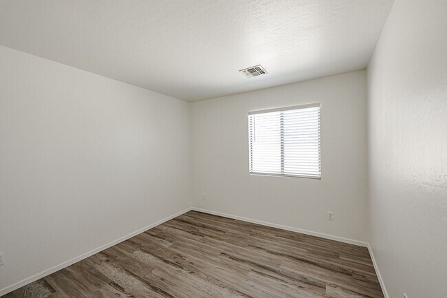 Building Photo - COMING SOON !!  4 BED 2.5 BATH, 2200+ SFT IN CAMELBACK RANCH, PHOENIX