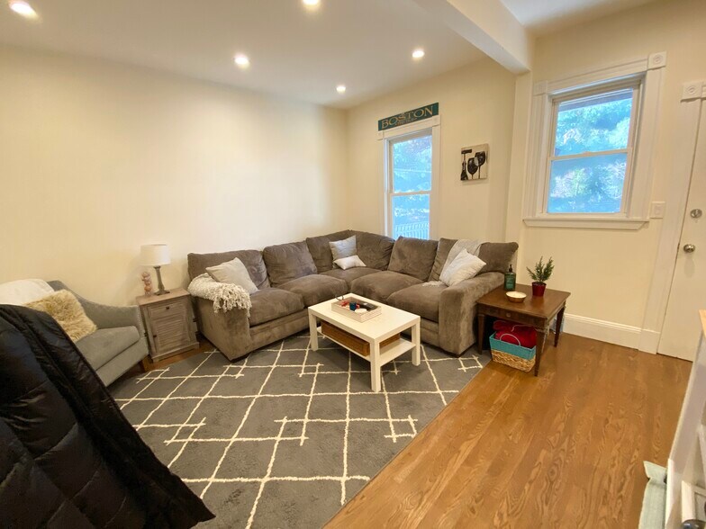 Building Photo - 115 Buttonwood St