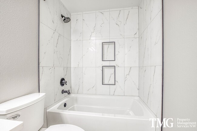 Building Photo - Stylish One-Level Living in East Vancouver!