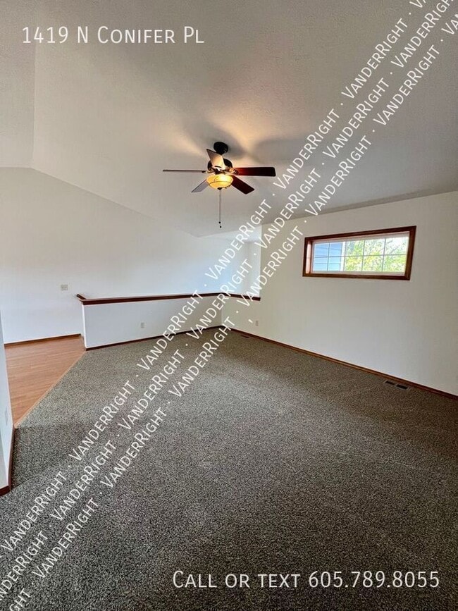 Building Photo - 1419 N Conifer Pl