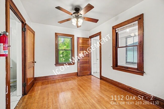 Building Photo - 1112 Oak St