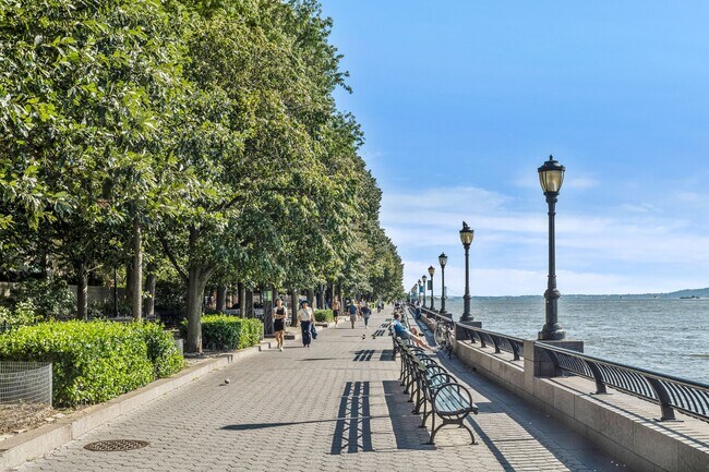 Building Photo - 2 S End Ave