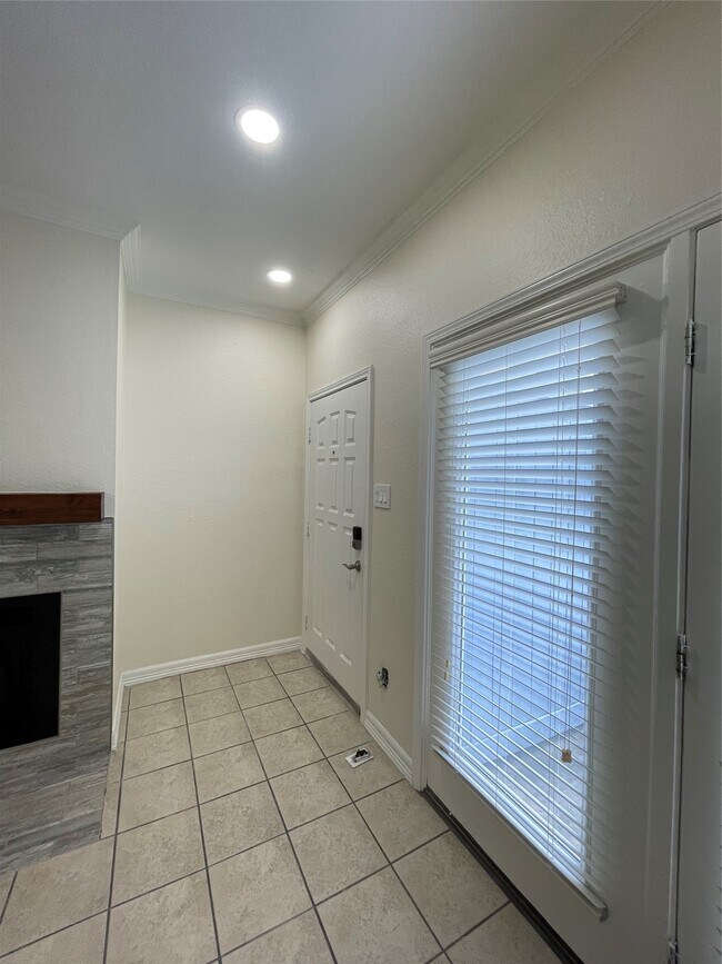 Building Photo - 640 Wilcrest Dr
