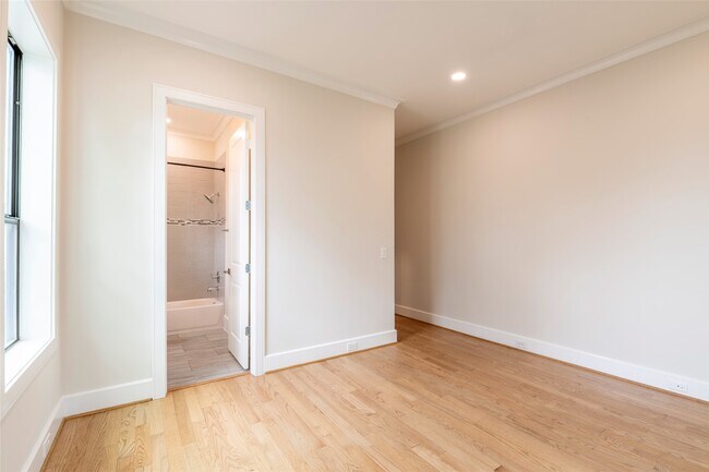 Building Photo - 1507 Martin St