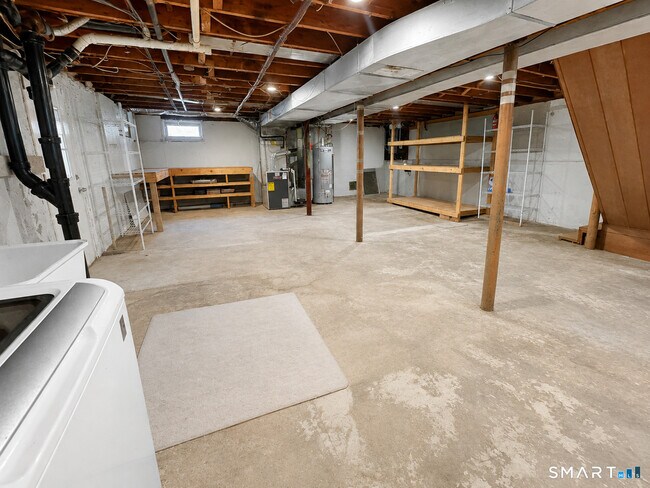 Building Photo - 28 Lewis Ln