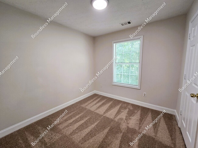 Building Photo - 1687 Thoms Dr NW