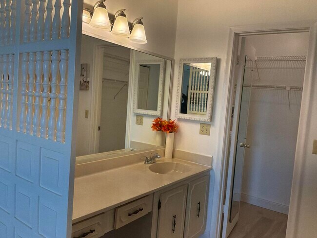 Building Photo - 1121 Cactus Terrace