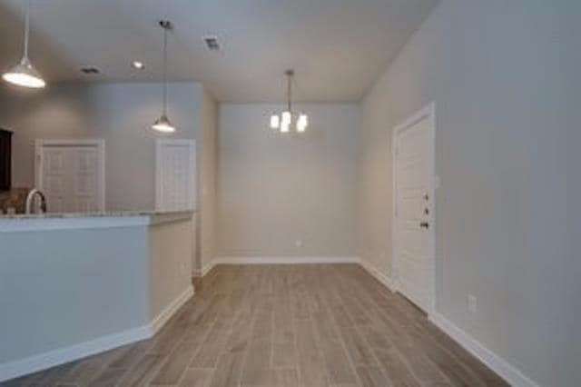 Building Photo - 912 Skyview Dr