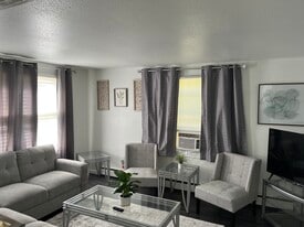 Building Photo - 809 Trumbull Dr