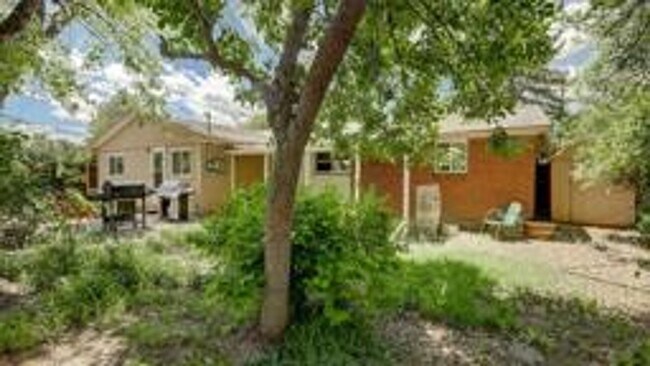 Building Photo - PRE-LEASE 4 BED 2 BATH – Updated Brick Hom...