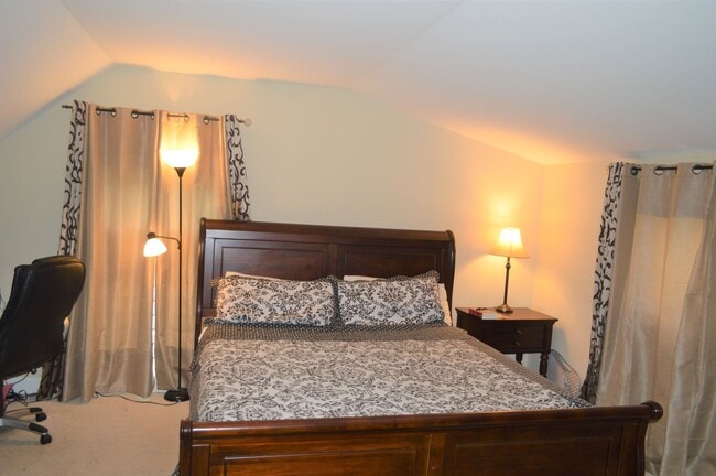 Building Photo - Spacious Four-Bedroom House in the Heart o...