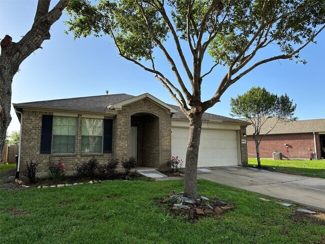 Building Photo - 8023 Clover Leaf Dr
