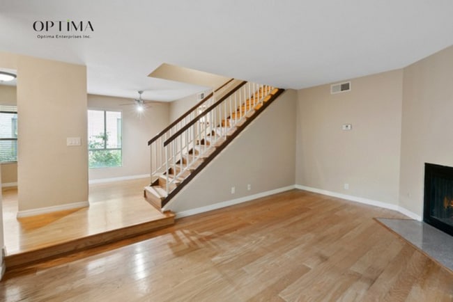 Primary Photo - Timeless Comfort in Tarzana – 3-Bedroom Co...