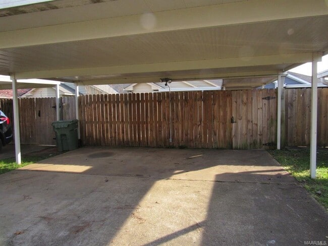 Building Photo - 6269 Bell Gables