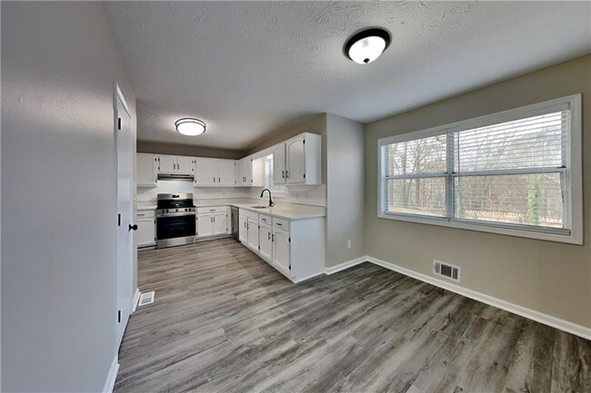 Building Photo - 385 Roswell Farms Rd