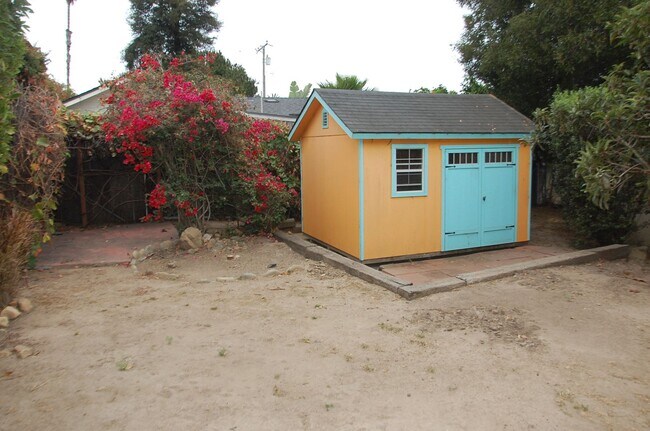 Building Photo - Charming California Cottage